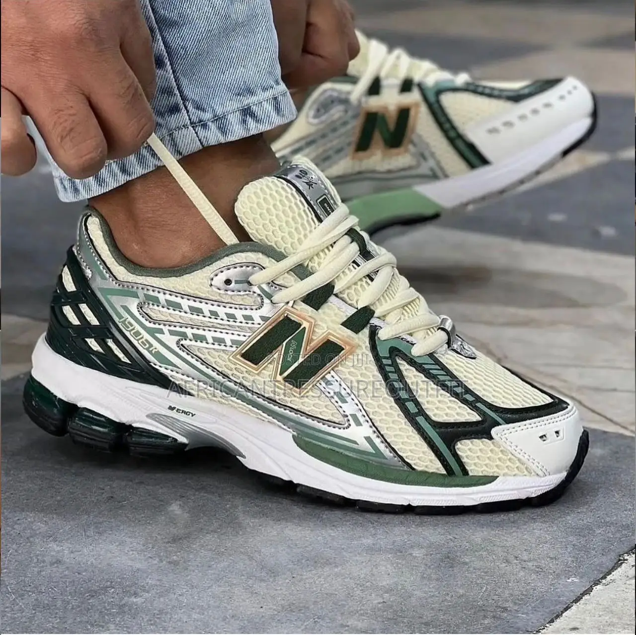 New Balance 1906r Silver Metallic Collection Available