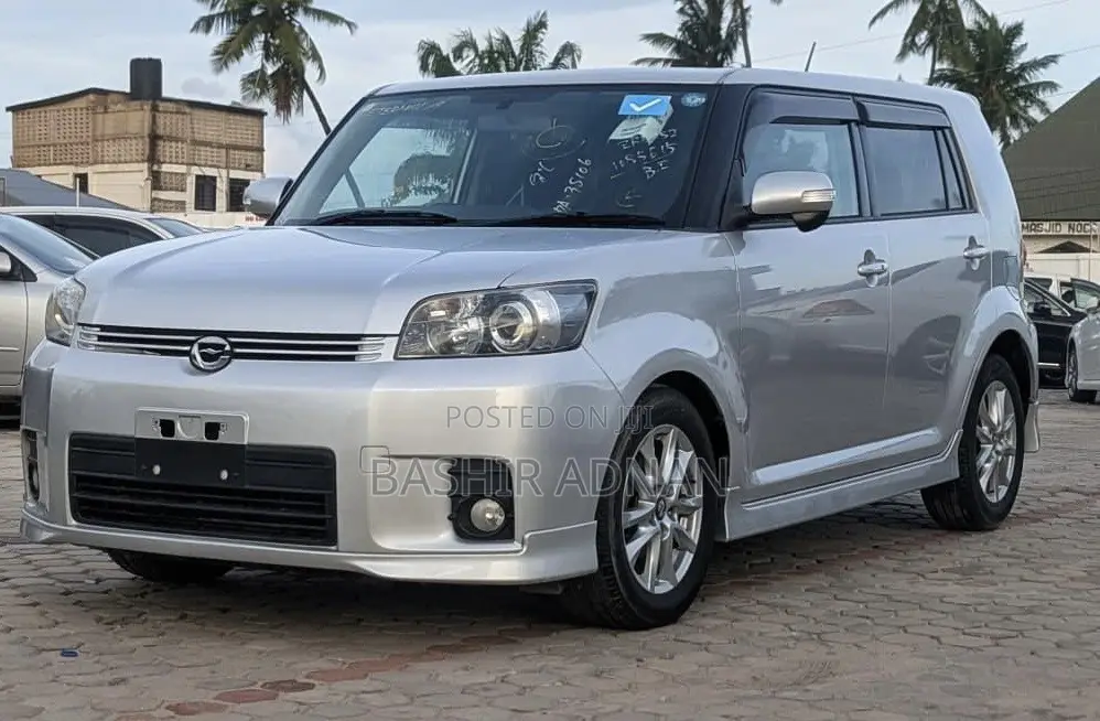 Toyota Corolla Rumion Hatchback 1.8 FWD 2009 Silver