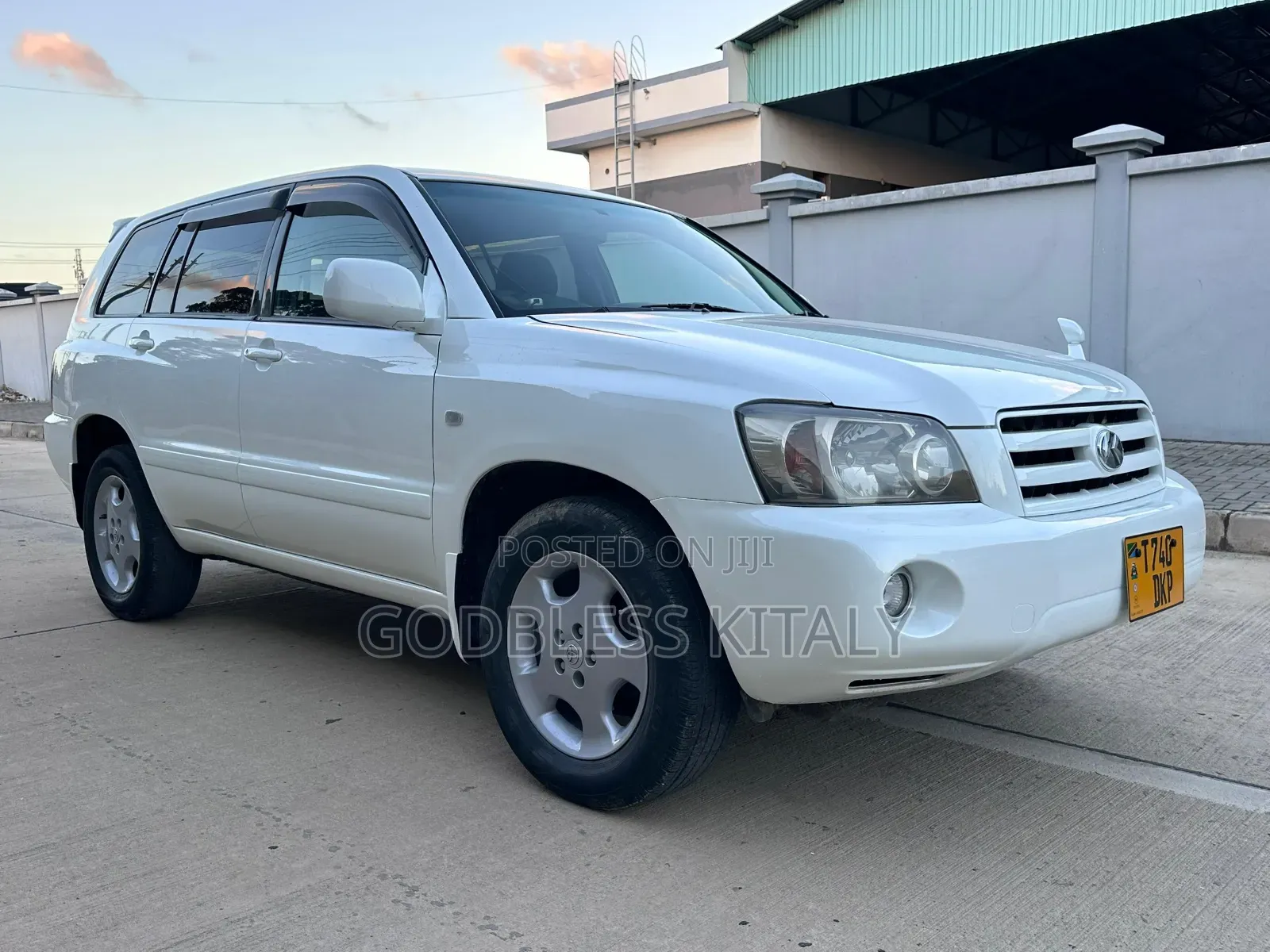 Toyota Kluger 2004 White