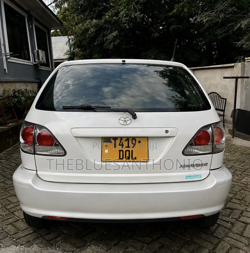 Toyota Harrier 2001 White