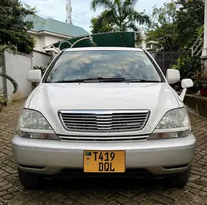 Toyota Harrier 2001 White