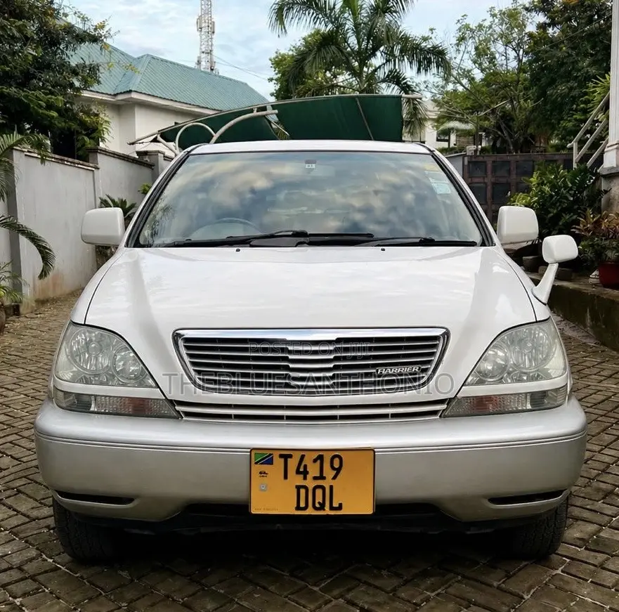 Toyota Harrier 2001 White