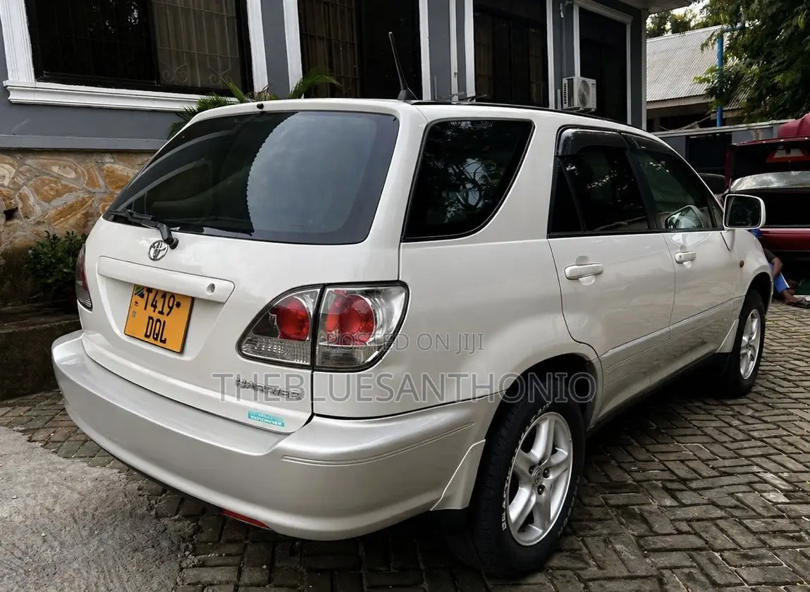 Toyota Harrier 2001 White