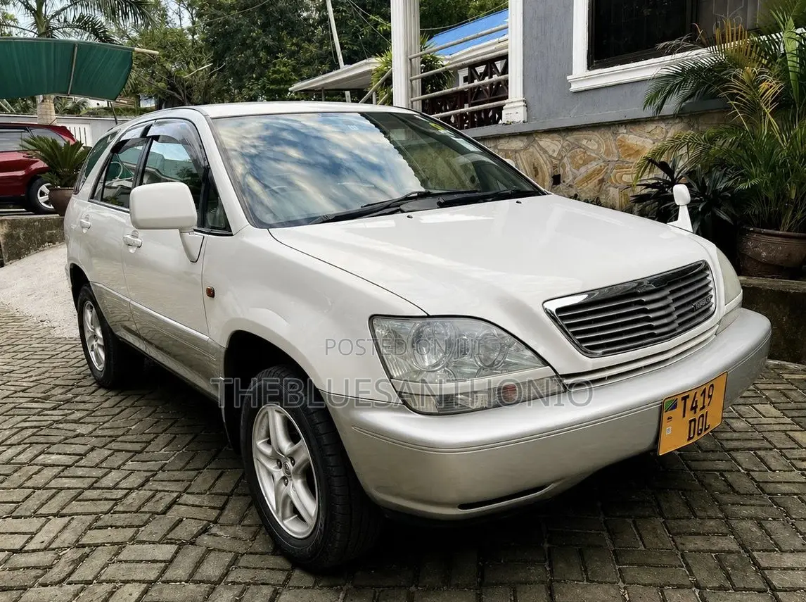 Toyota Harrier 2001 White