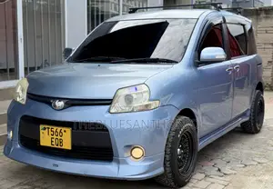 Toyota Sienta 2013 Blue