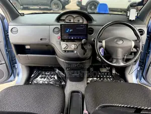 Toyota Sienta 2013 Blue