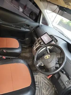 Toyota Ractis 2005 Silver