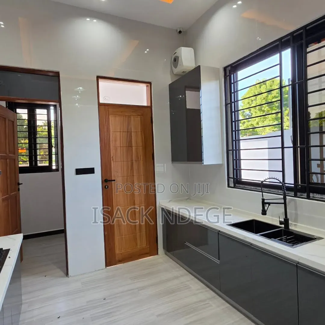 4bdrm House in Lasanza, Goba for sale