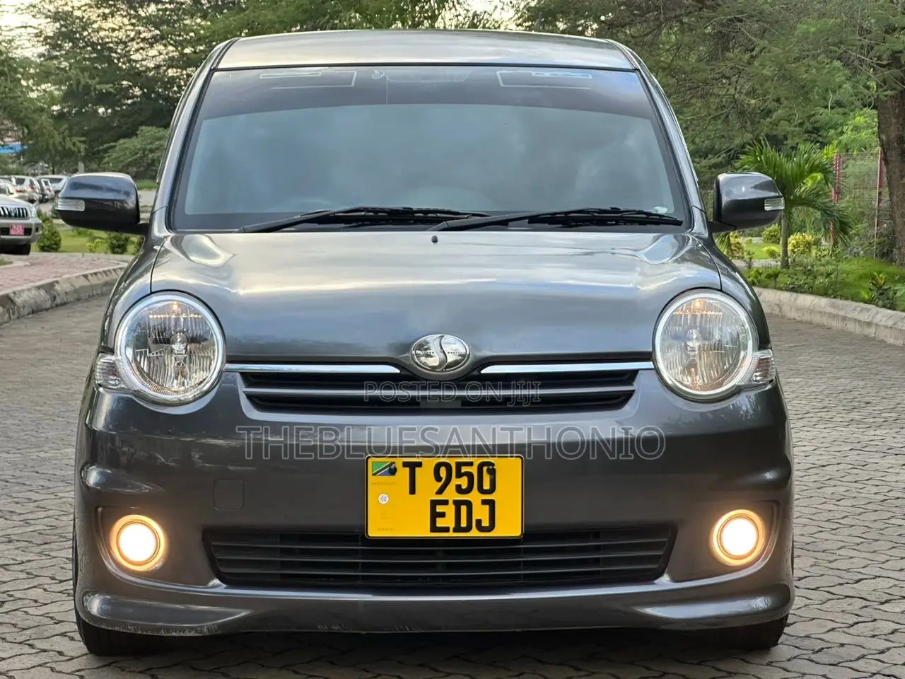 Toyota Sienta 2007 Gray