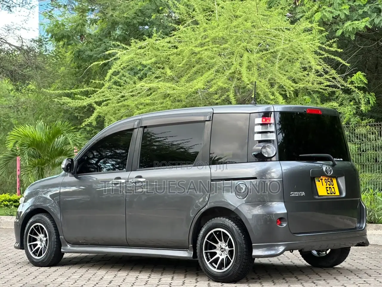 Toyota Sienta 2007 Gray