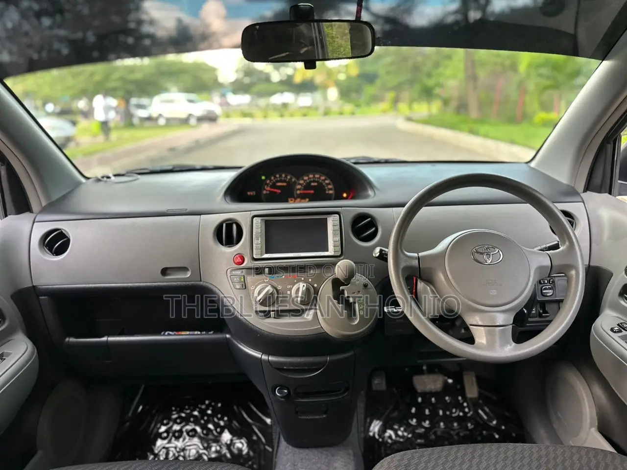 Toyota Sienta 2007 Gray