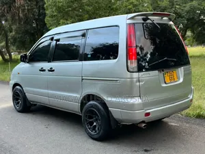 Toyota Noah 2002 Silver