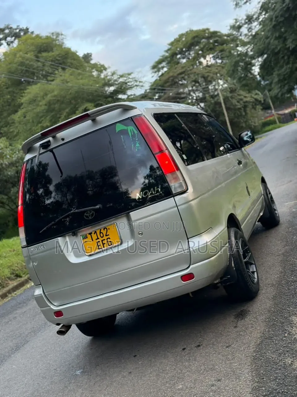 Toyota Noah 2002 Silver