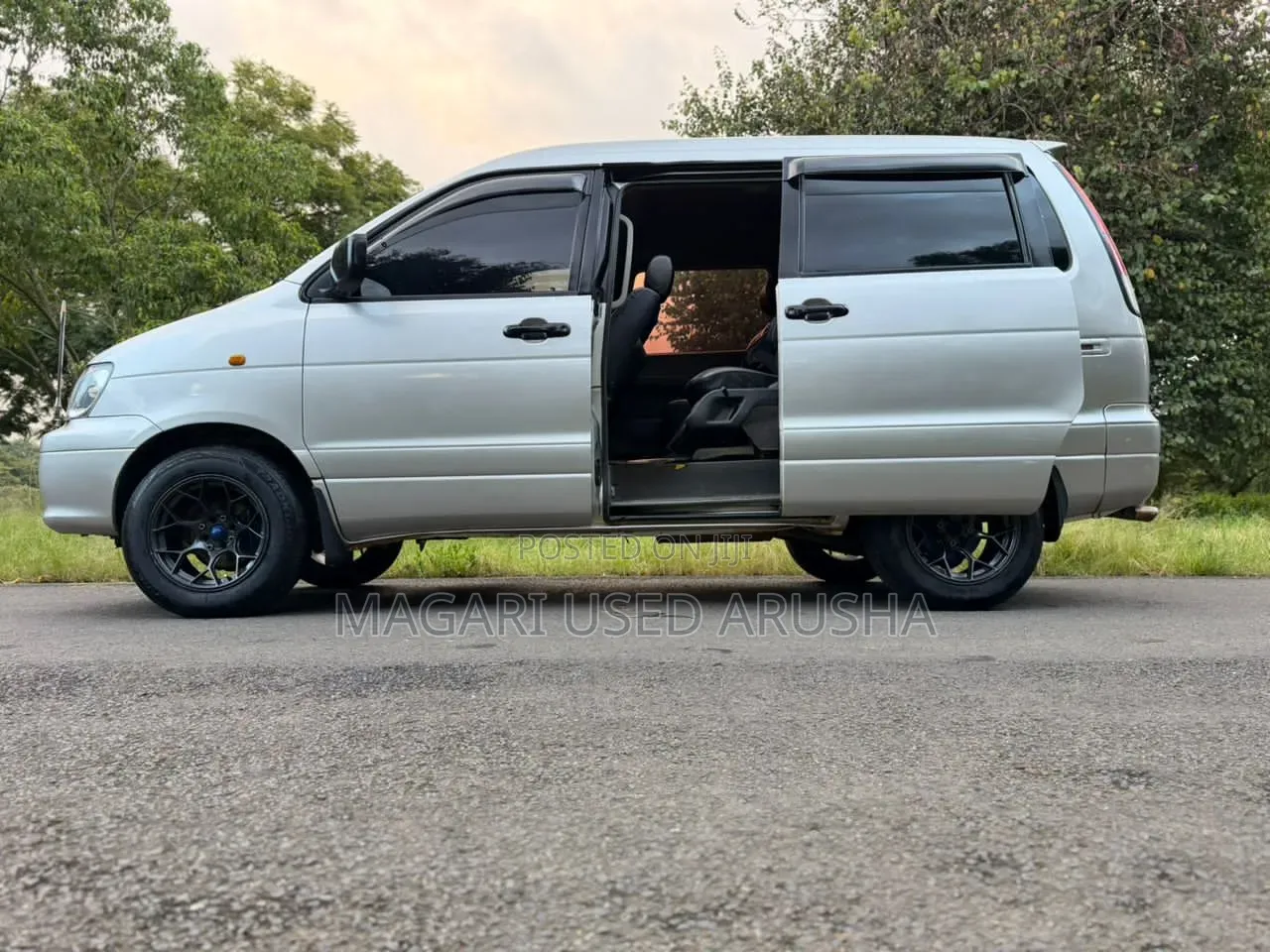 Toyota Noah 2002 Silver