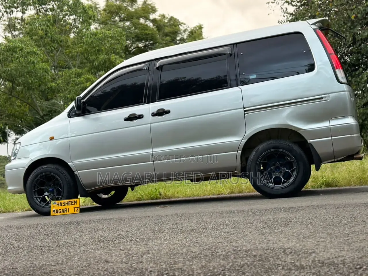 Toyota Noah 2002 Silver
