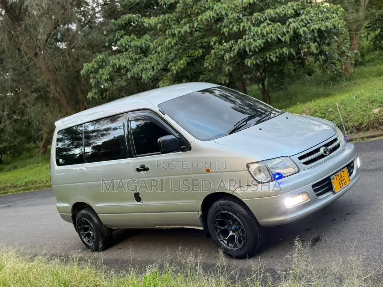 Toyota Noah 2002 Silver