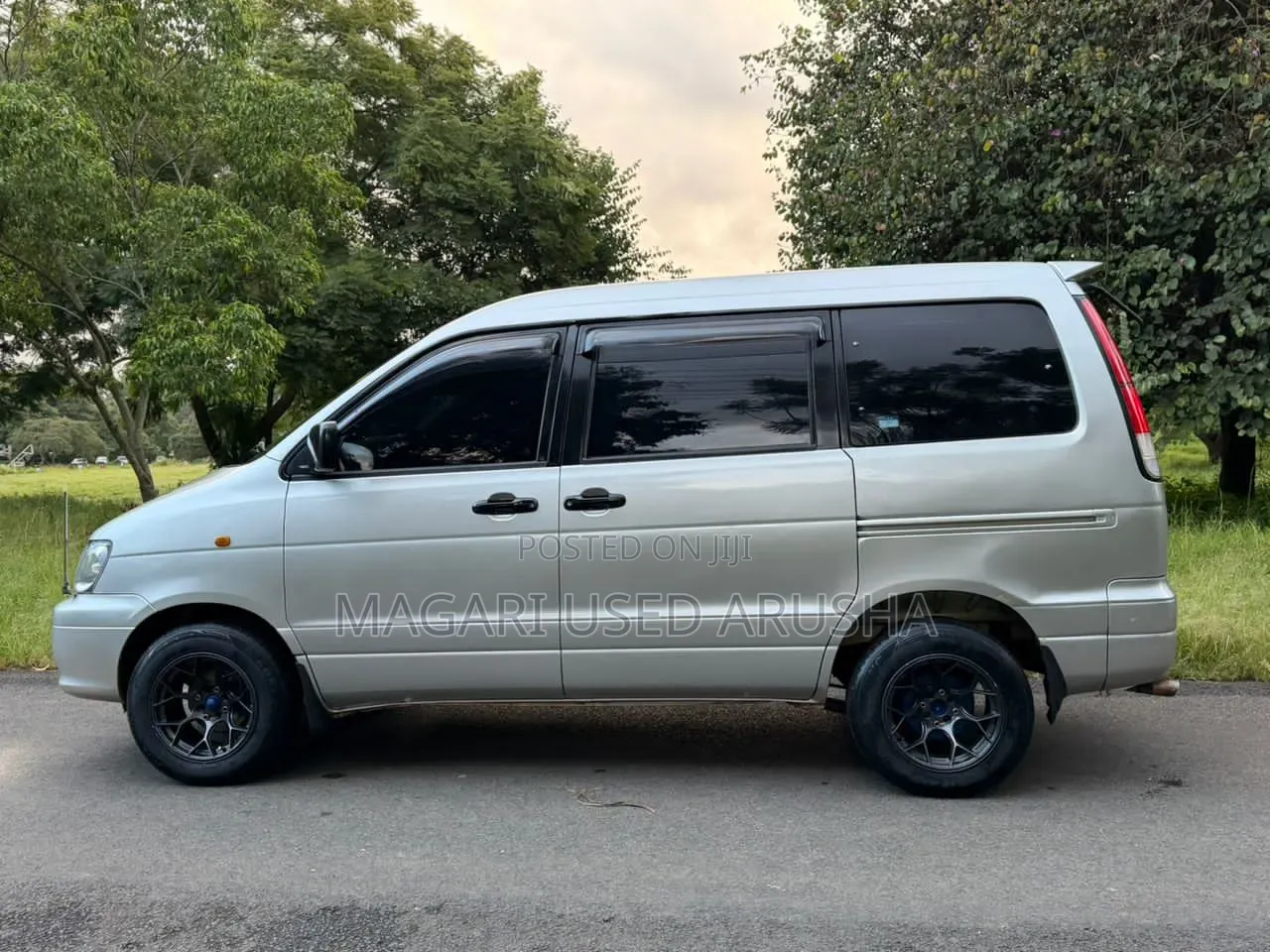 Toyota Noah 2002 Silver