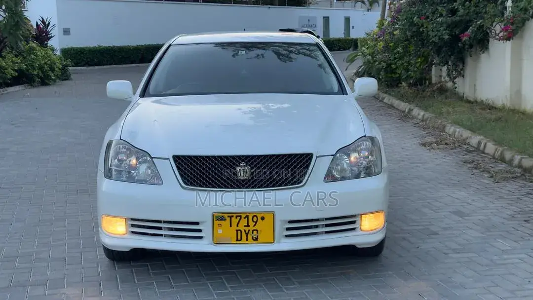 Toyota Crown Royale 2005 White