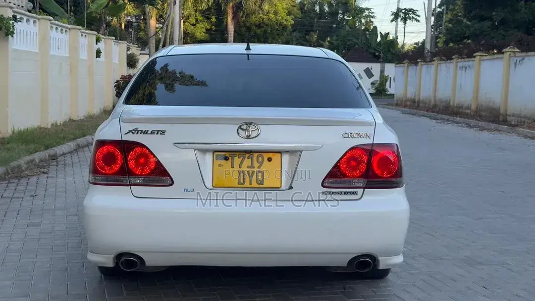 Toyota Crown Royale 2005 White