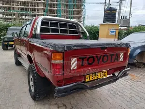 Toyota Hilux 1999 Red