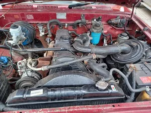 Toyota Hilux 1999 Red