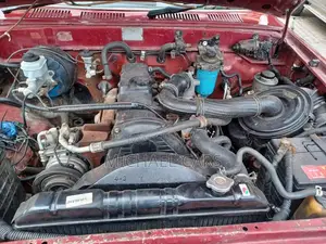 Toyota Hilux 1999 Red