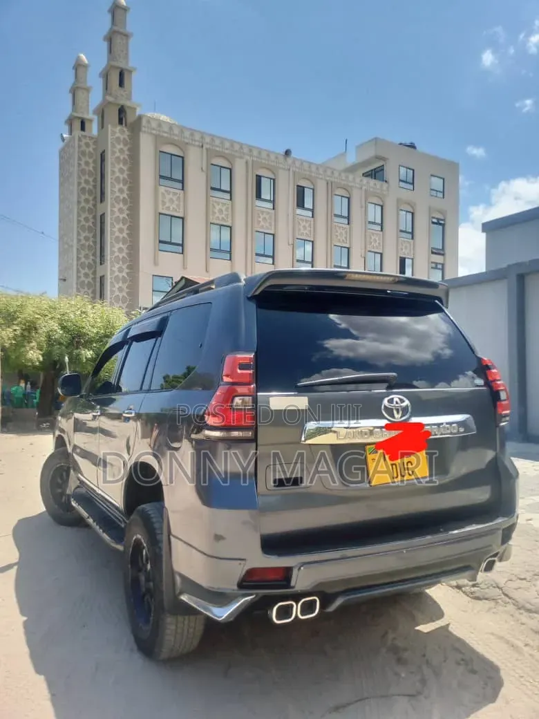 Toyota Land Cruiser Prado 2006 Gray