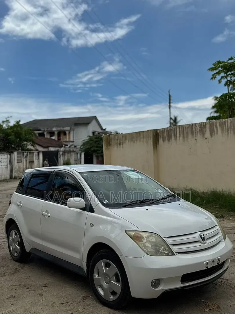 Toyota IST 2004 White