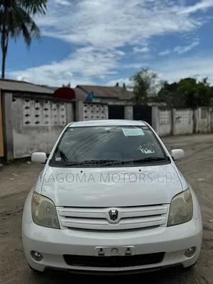 Toyota IST 2004 White