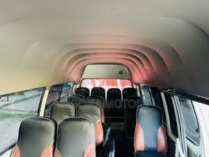 Toyota HiAce 2001 White