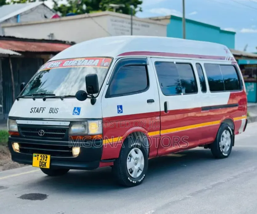 Toyota HiAce 2001 White