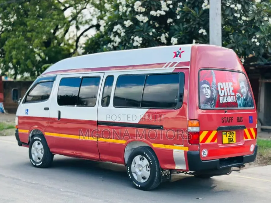 Toyota HiAce 2001 White