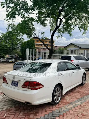 Toyota Crown 2009 White