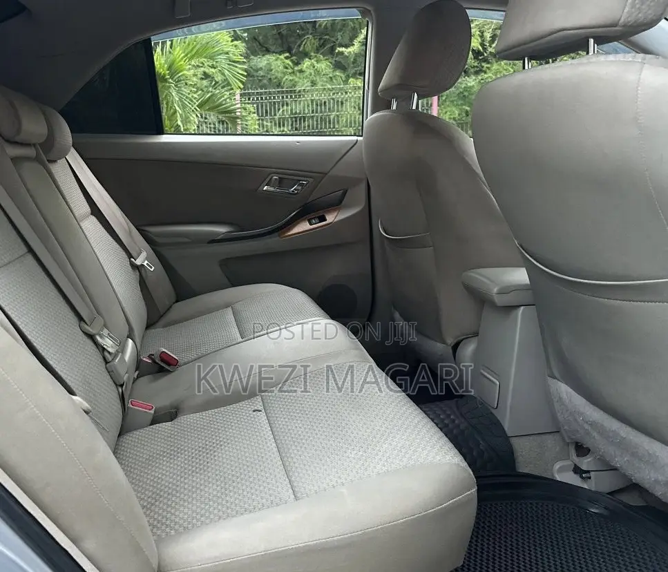Toyota Premio 2010 Silver