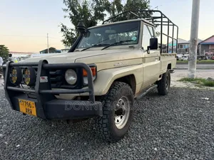 Toyota Land Cruiser 2015 Gold