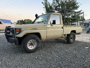 Toyota Land Cruiser 2015 Gold