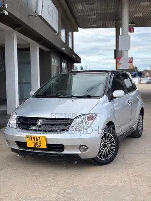Toyota IST 2004 Silver