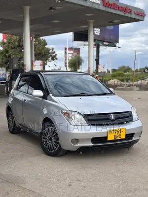 Toyota IST 2004 Silver