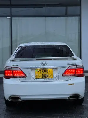 Toyota Crown 2011 White