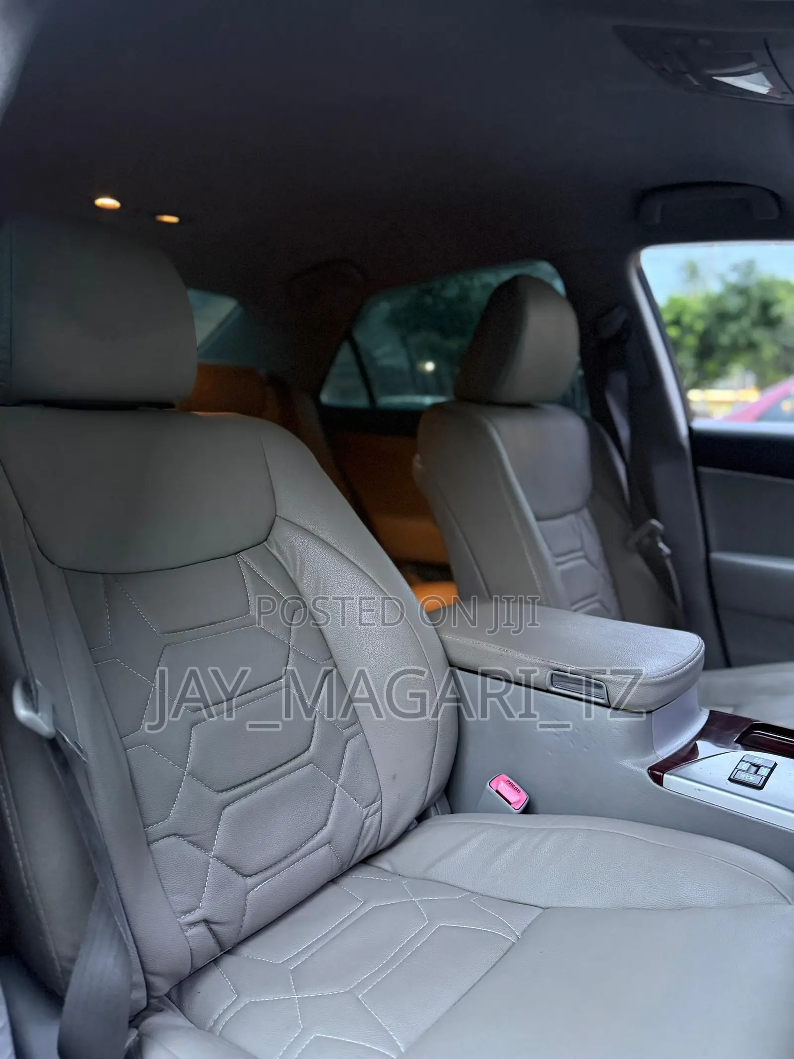 Toyota Crown 2011 White
