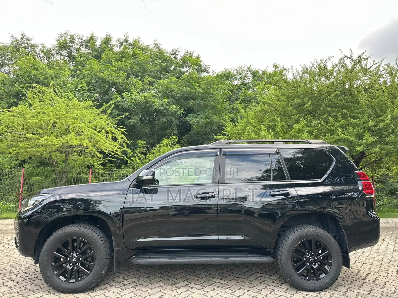 Toyota Land Cruiser Prado 2022 Black