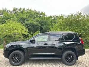 Toyota Land Cruiser Prado 2022 Black