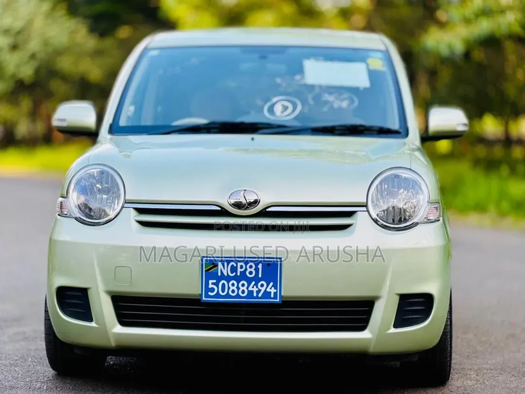 Toyota Sienta 2008 Green