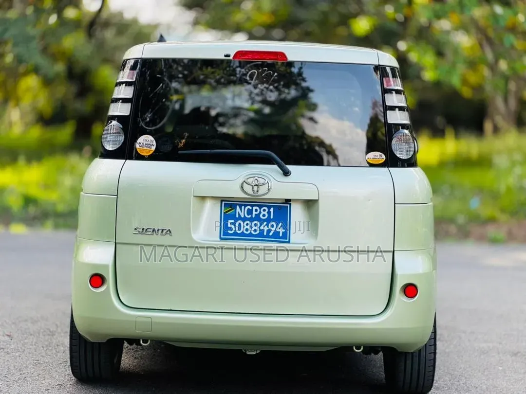 Toyota Sienta 2008 Green