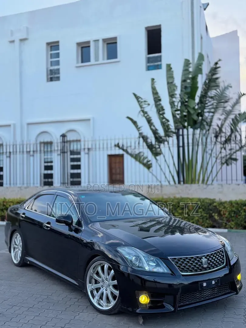 Toyota Crown 2011 Black