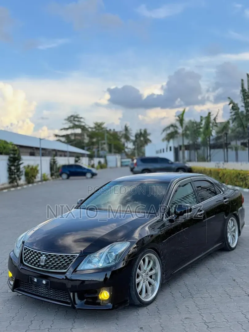 Toyota Crown 2011 Black