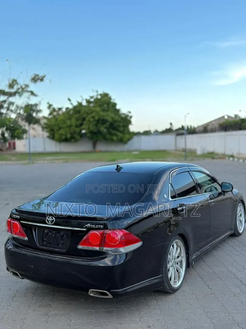 Toyota Crown 2011 Black