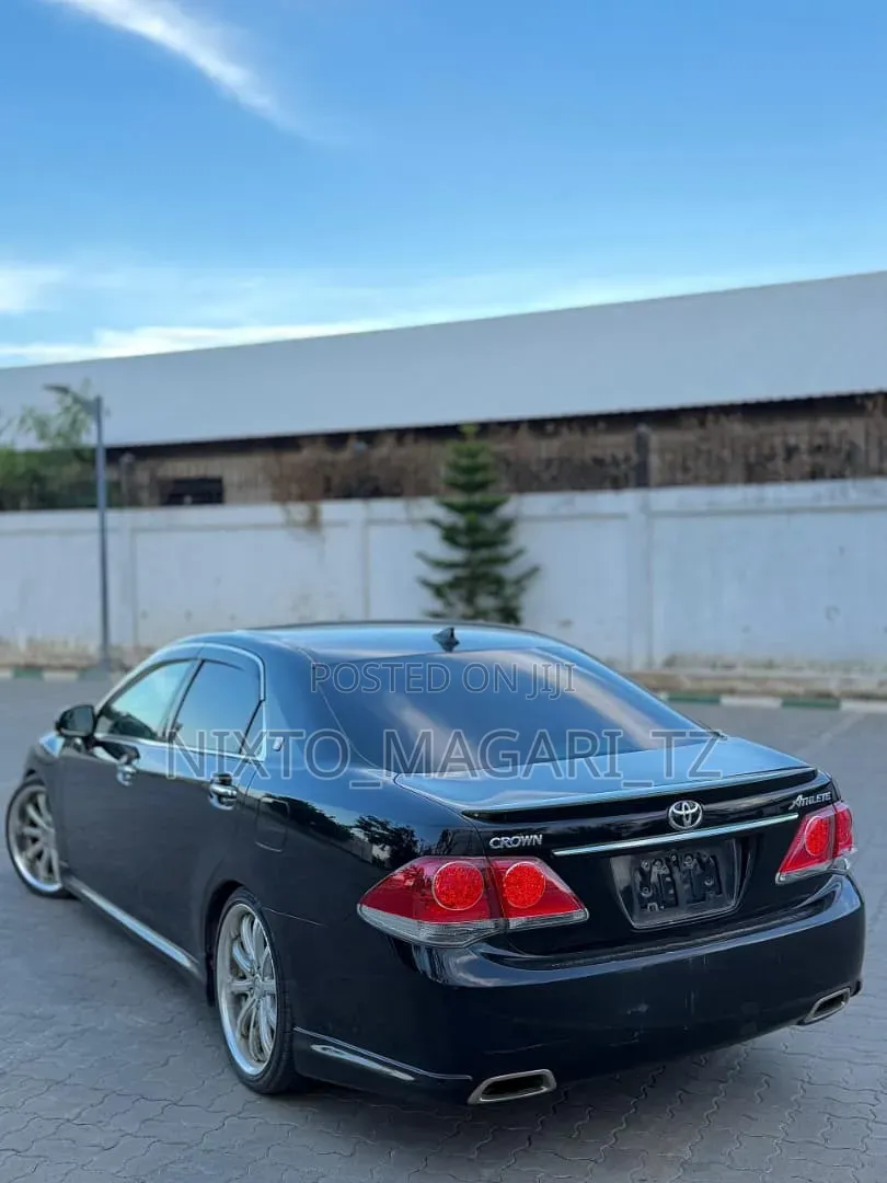 Toyota Crown 2011 Black