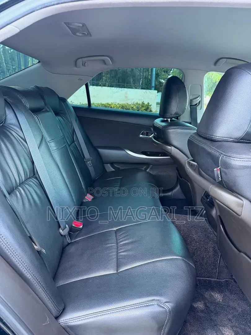 Toyota Crown 2011 Black