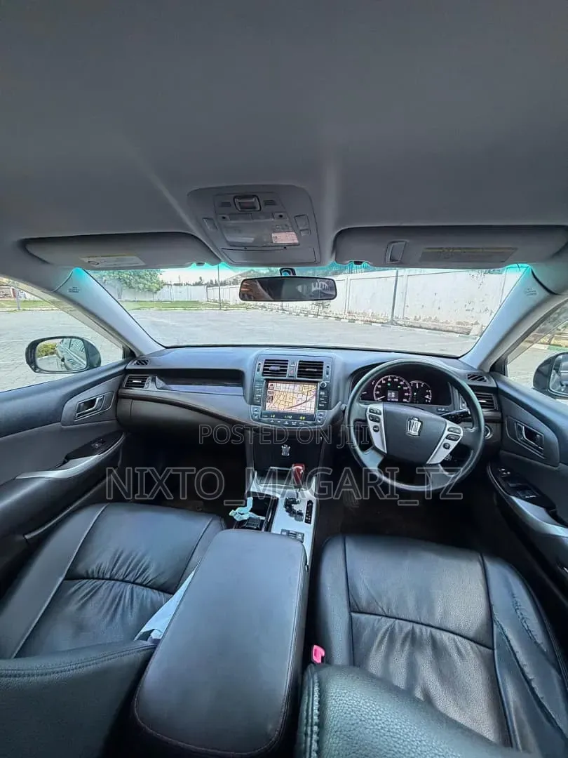 Toyota Crown 2011 Black